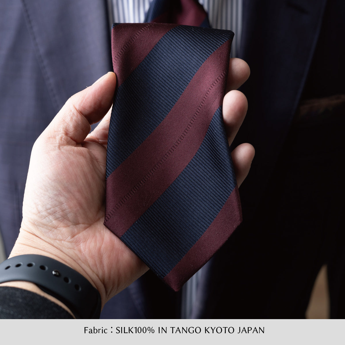 ネイビー×ワインレッドのシルクネクタイ拡大、斜めストライプ柄