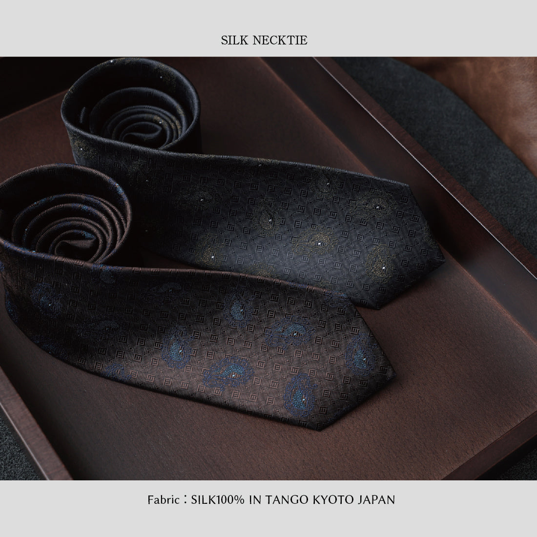 ブラウン地にペイズリー柄のネクタイとグレー地にペイズリー柄のネクタイ2本。