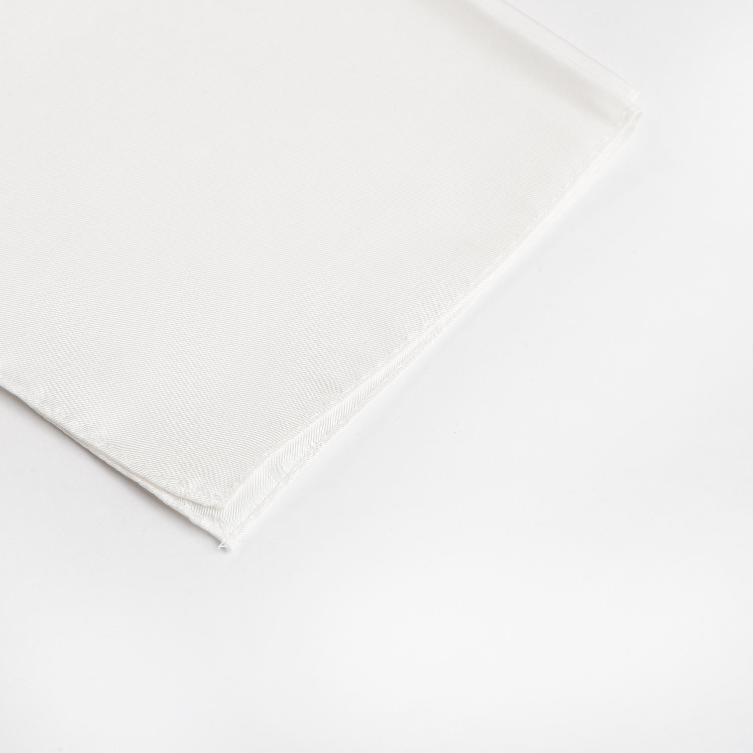 チーフ シルク ホワイト