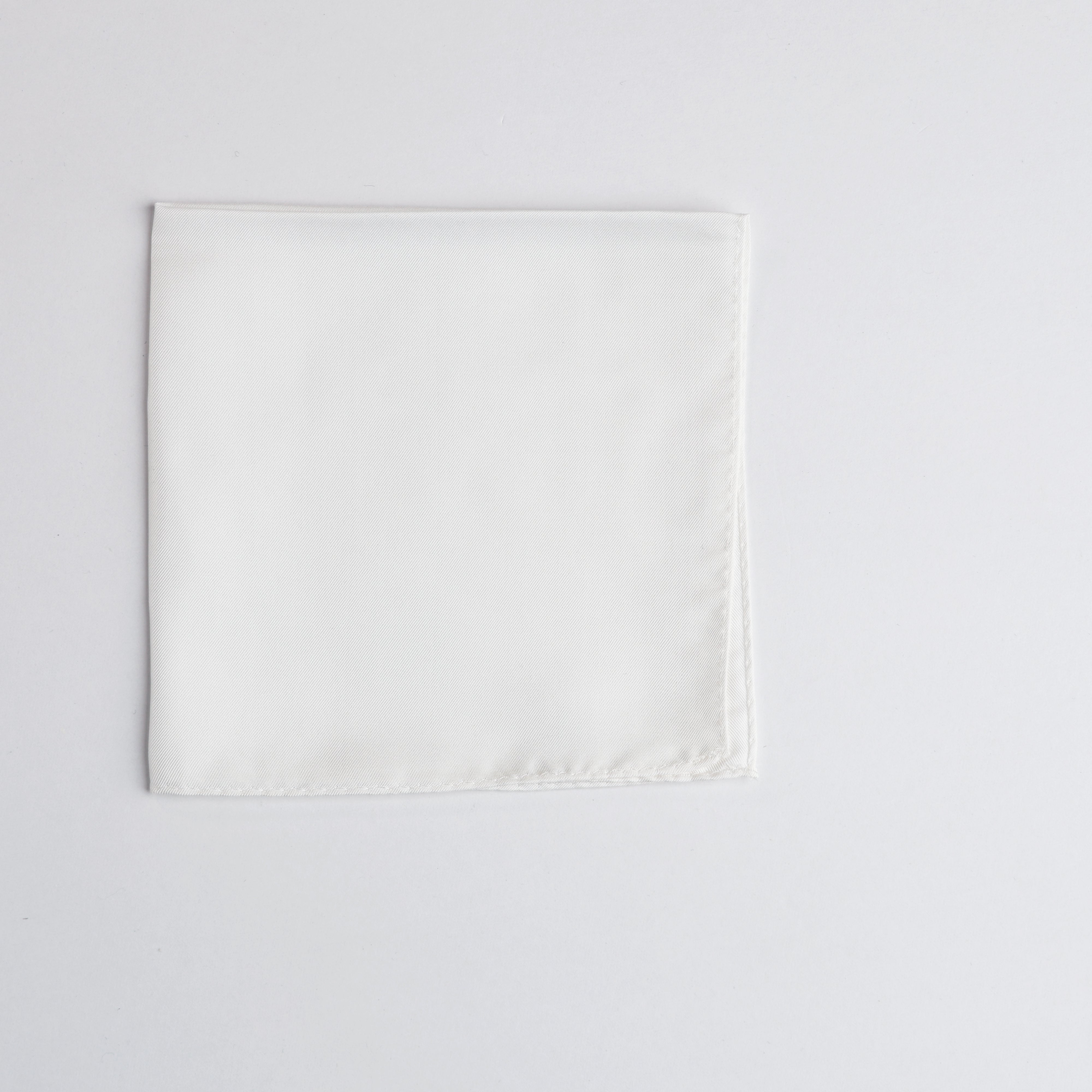 チーフ シルク ホワイト