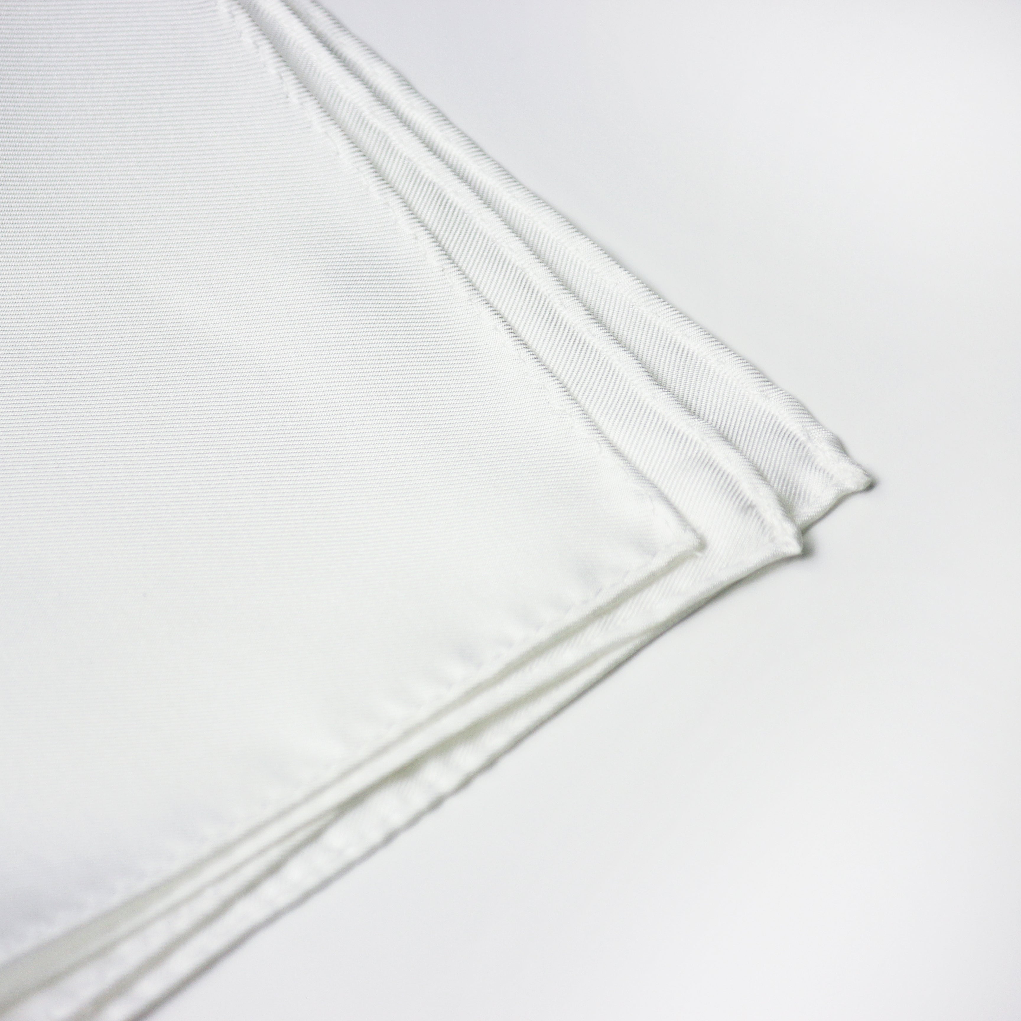 チーフ シルク ホワイト